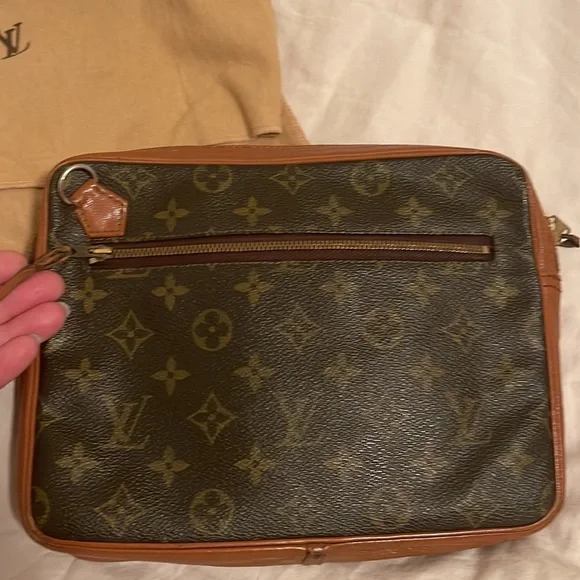 Louis Vuitton Sac Sport clutch